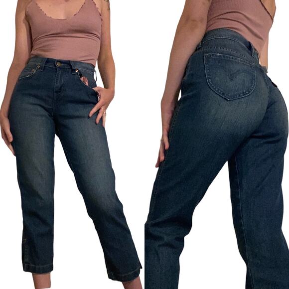 NWT Y2k Vintage Levi's Cropped Mom Jeans, Medium Blue Denim Wash, Size 26 - Picture 1 of 10